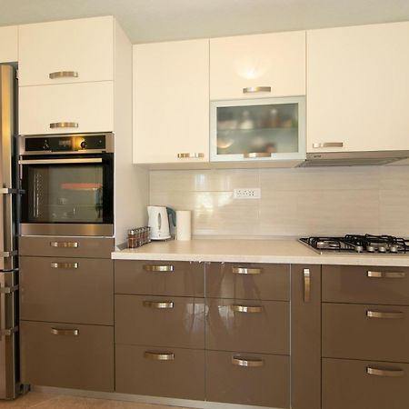 Apartmani Darinka Baska Voda Luaran gambar