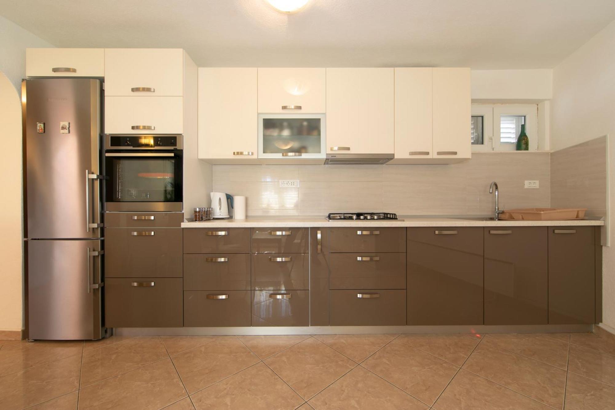 Apartmani Darinka Baska Voda Luaran gambar