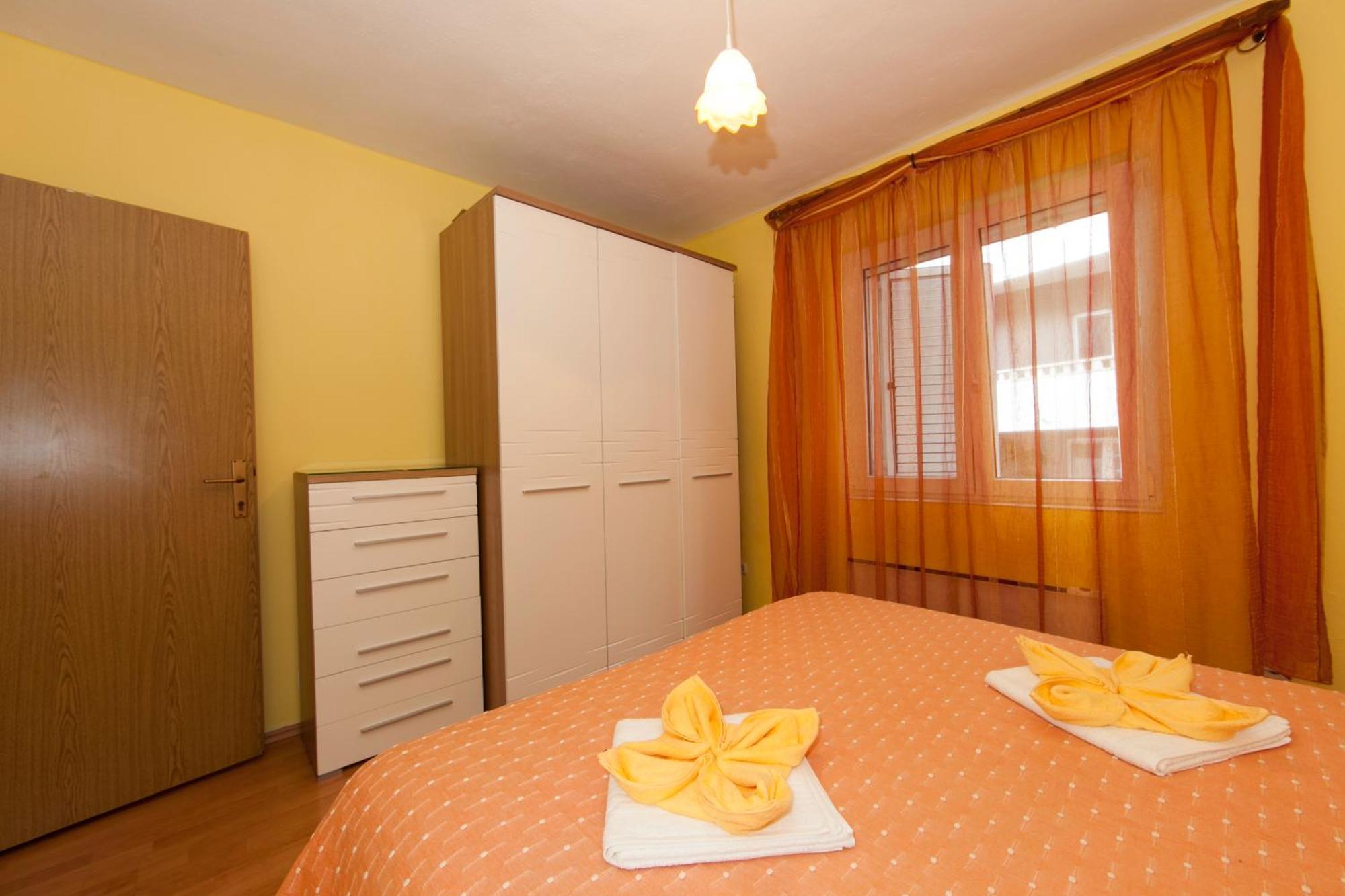 Apartmani Darinka Baska Voda Luaran gambar