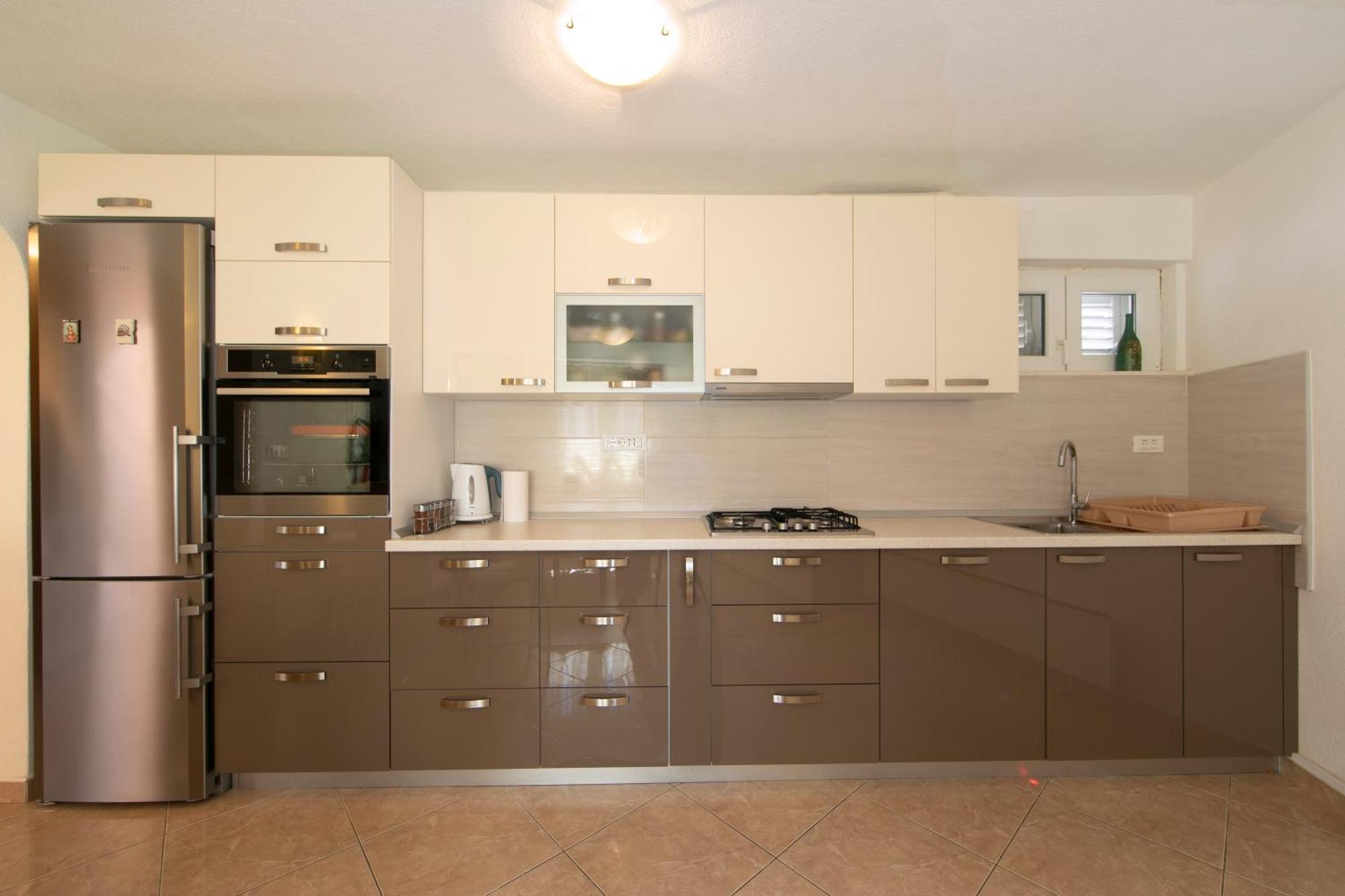 Apartmani Darinka Baska Voda Luaran gambar
