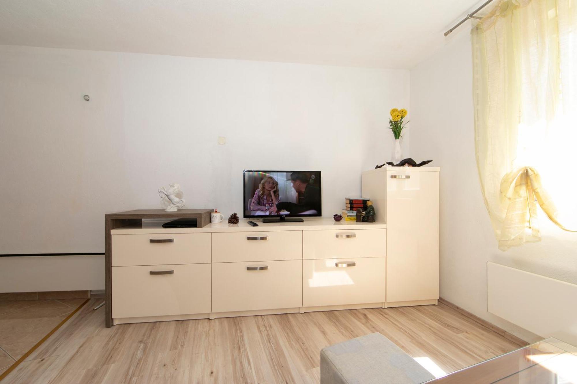 Apartmani Darinka Baska Voda Luaran gambar