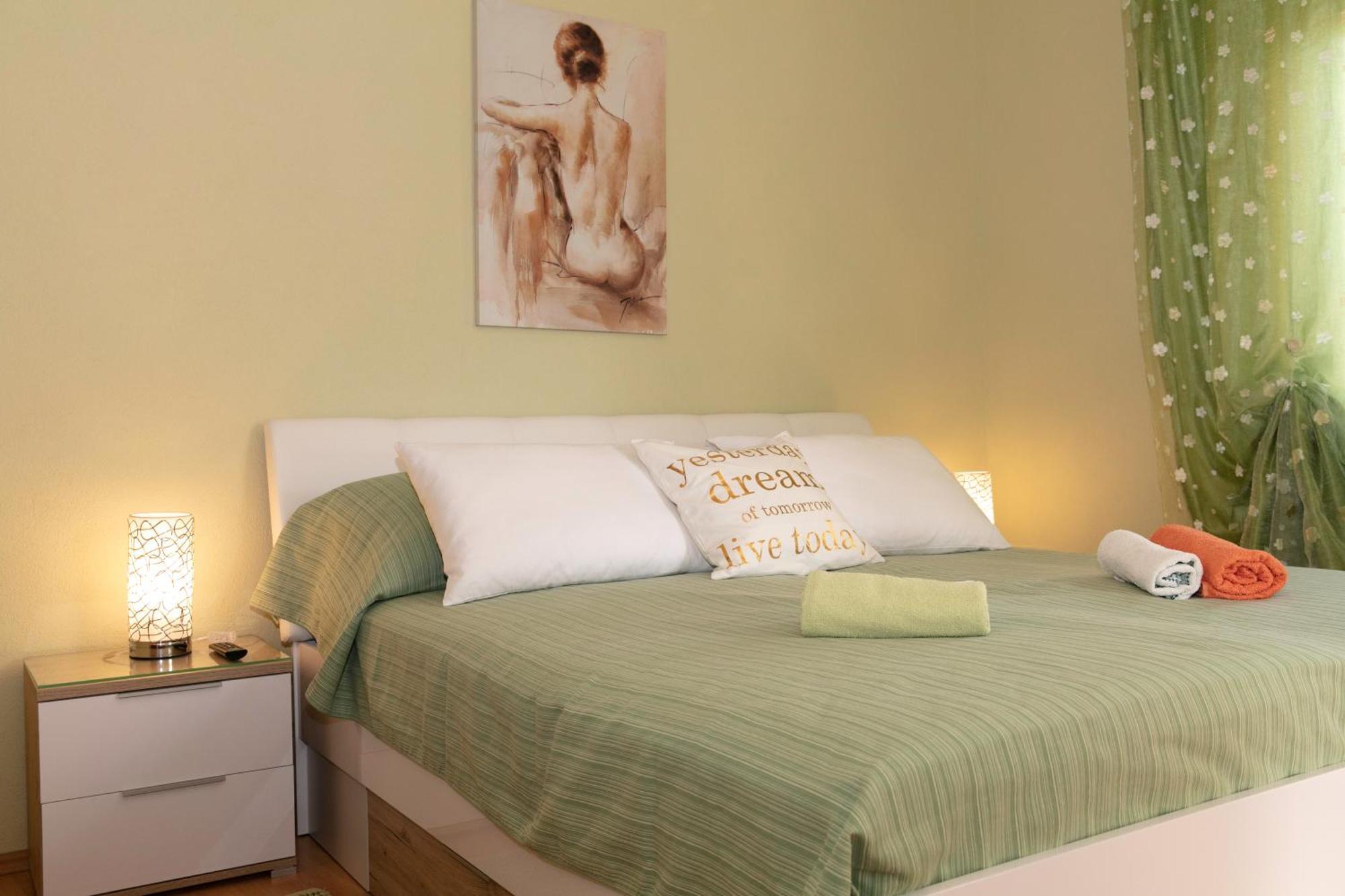Apartmani Darinka Baska Voda Luaran gambar