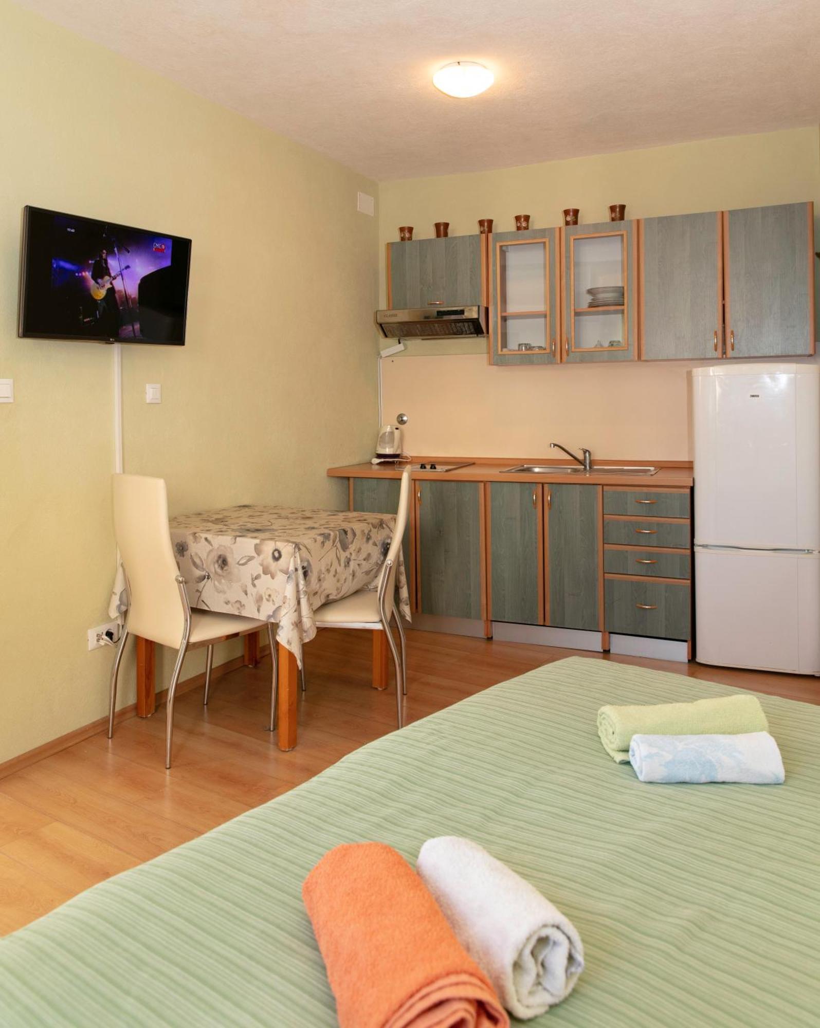 Apartmani Darinka Baska Voda Luaran gambar