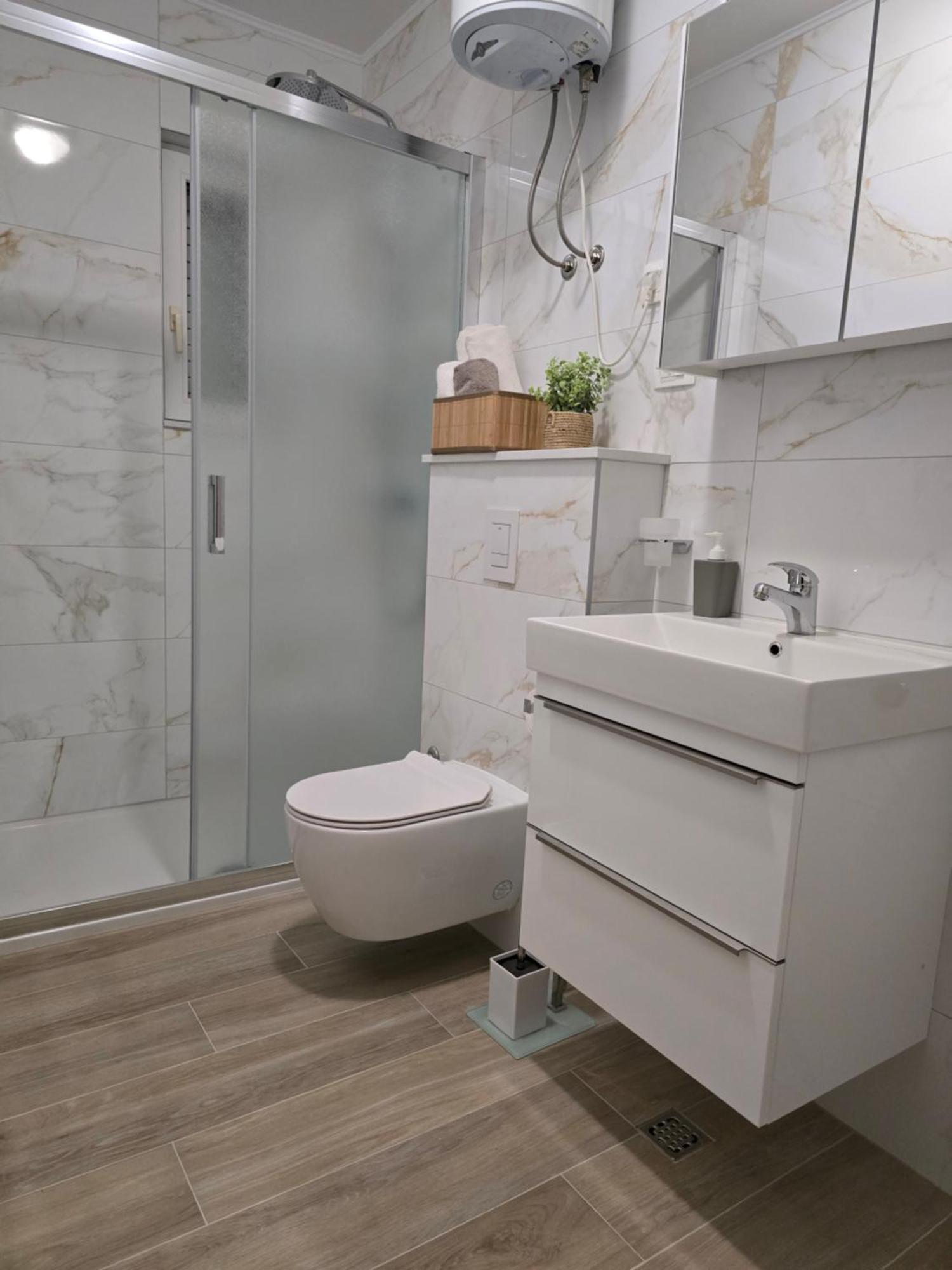 Apartmani Darinka Baska Voda Luaran gambar