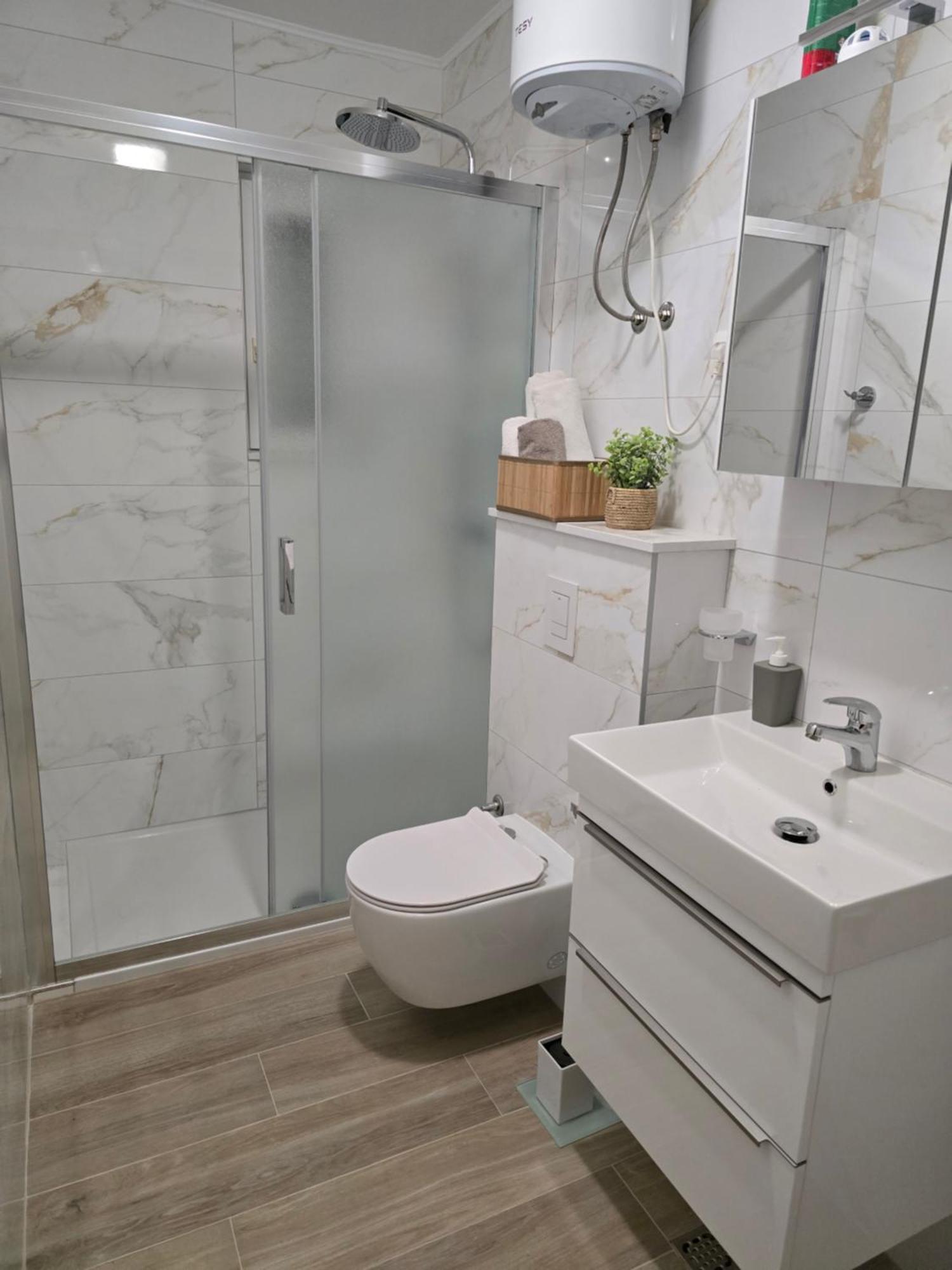 Apartmani Darinka Baska Voda Luaran gambar