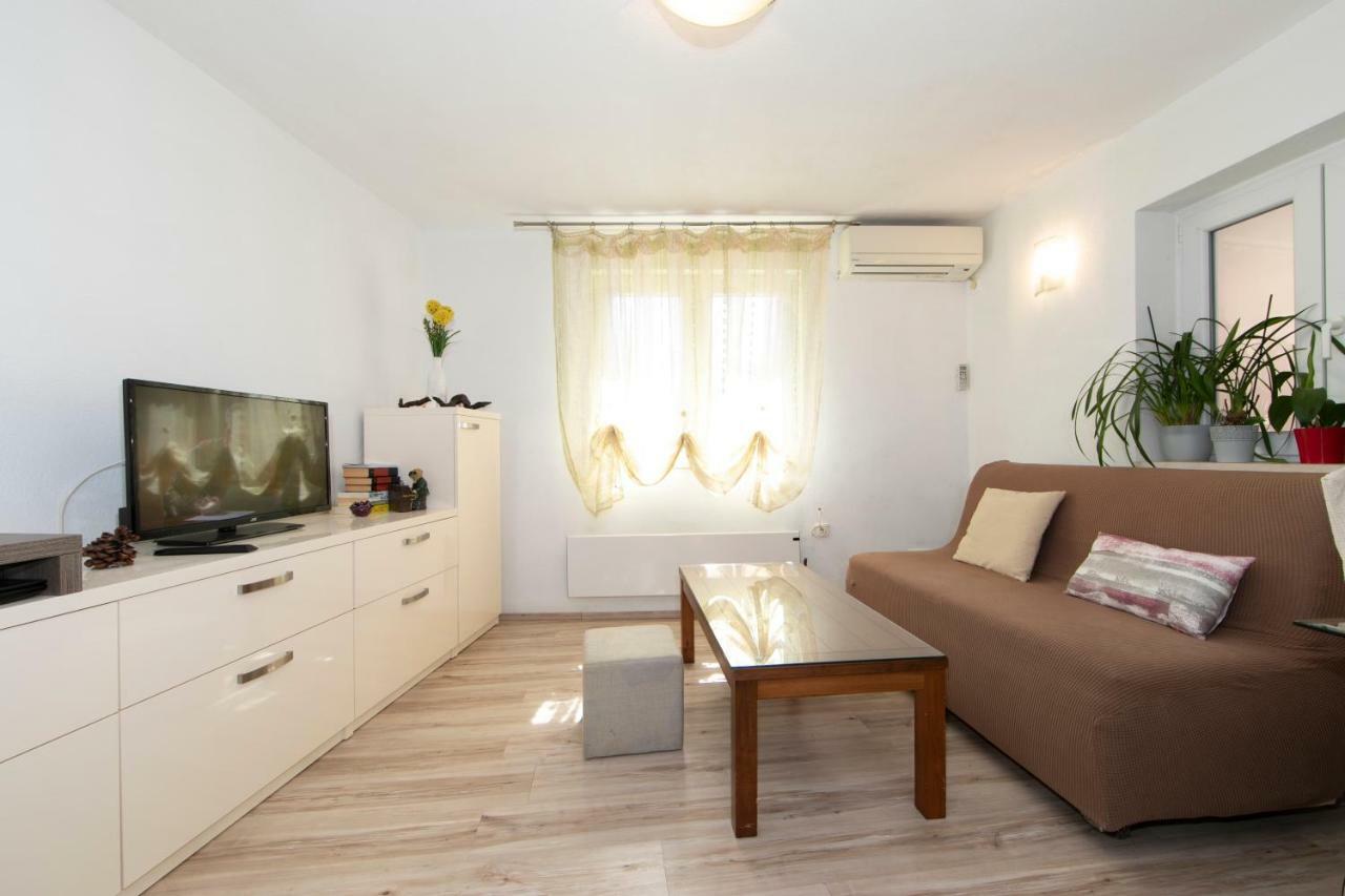 Apartmani Darinka Baska Voda Luaran gambar