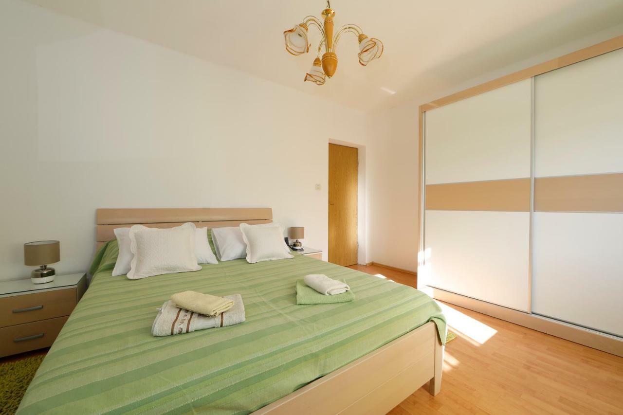 Apartmani Darinka Baska Voda Luaran gambar