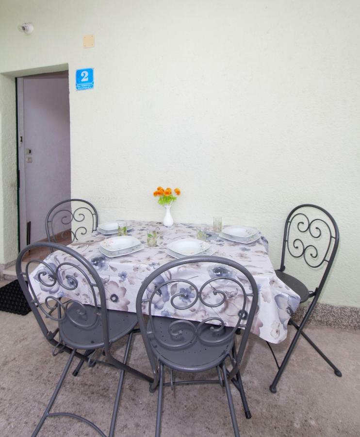 Apartmani Darinka Baska Voda Luaran gambar