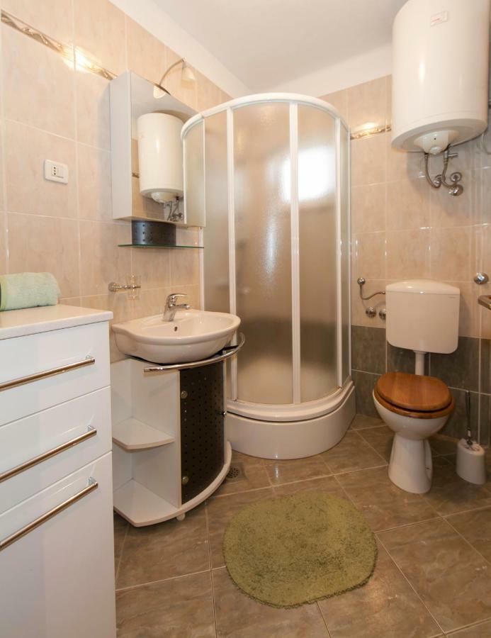 Apartmani Darinka Baska Voda Luaran gambar