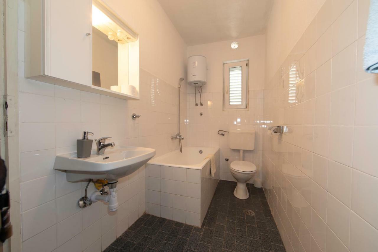 Apartmani Darinka Baska Voda Luaran gambar