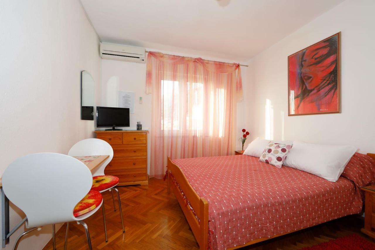 Apartmani Darinka Baska Voda Luaran gambar
