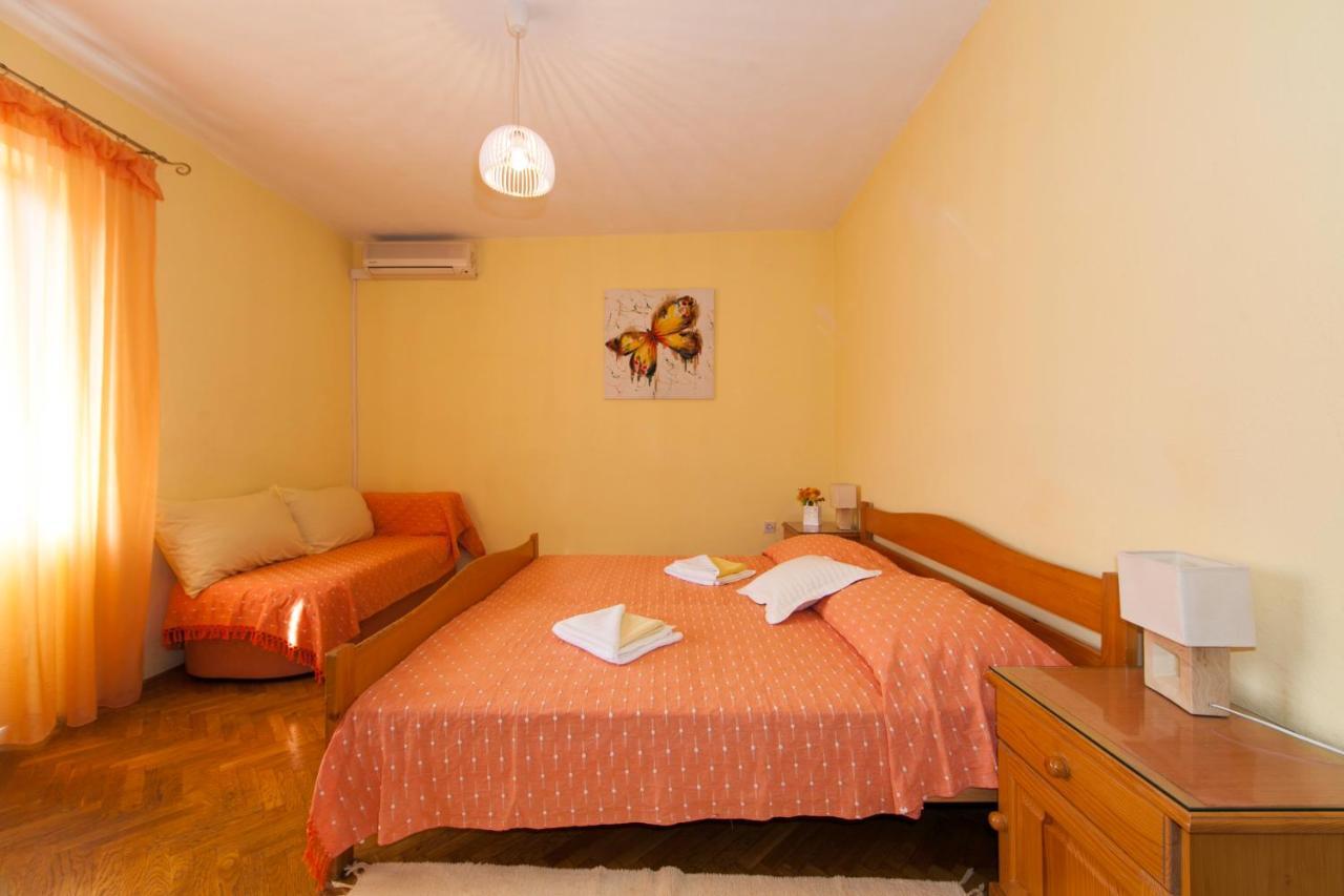Apartmani Darinka Baska Voda Luaran gambar