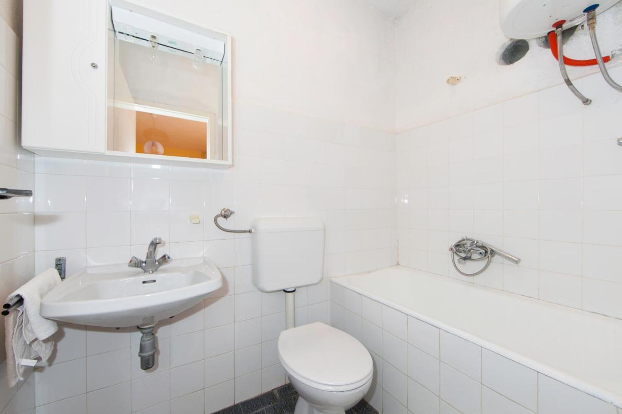 Apartmani Darinka Baska Voda Luaran gambar